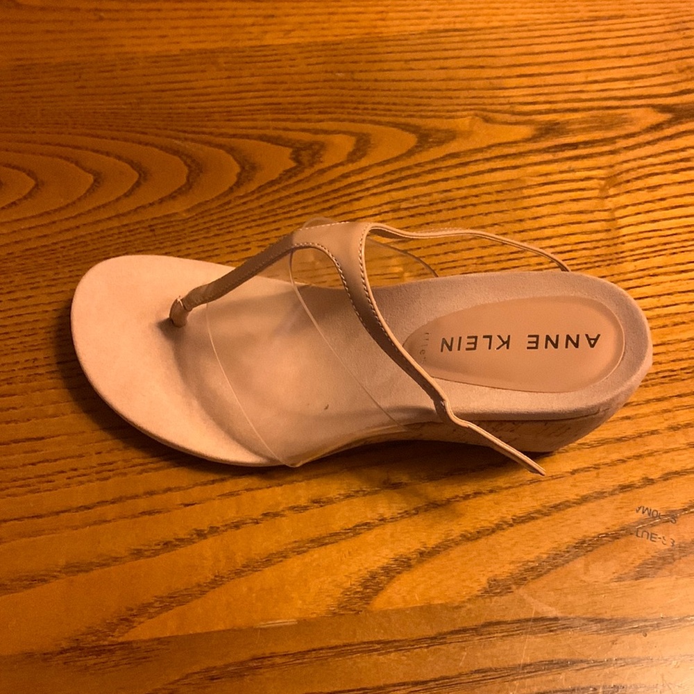 New thong sandals never worn